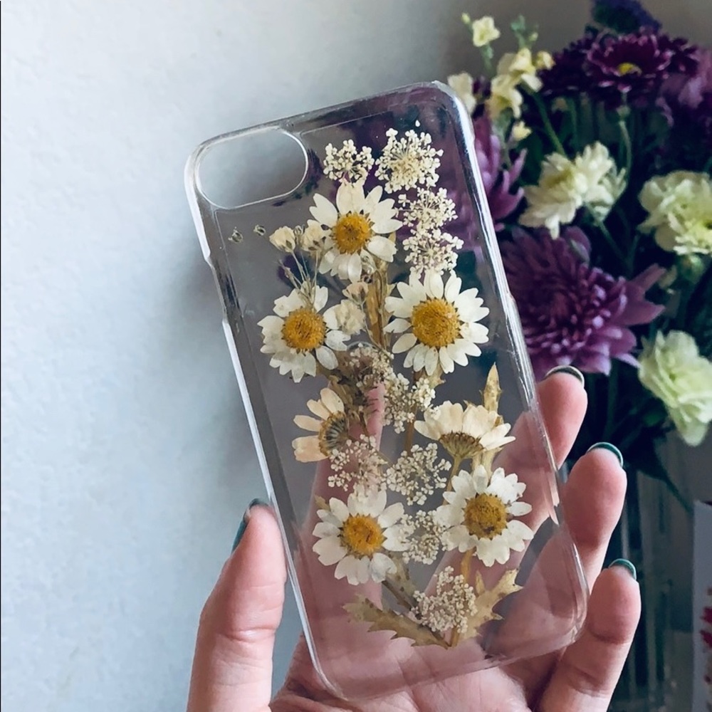 HOST PICK**Daisy Flower IPhone Case 6/6s/7/8